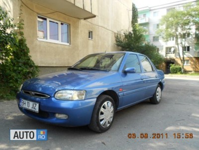 ford-escort-3756832.jpg