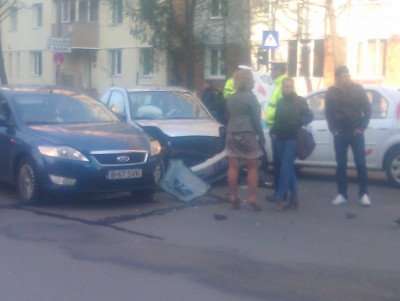 mondeo_vs_fiesta.jpg