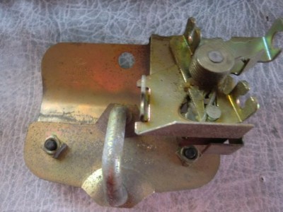 Incuietoare capota.jpg