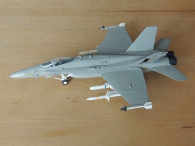 FA-18C_Hornet_(Italeri_1_72).JPG