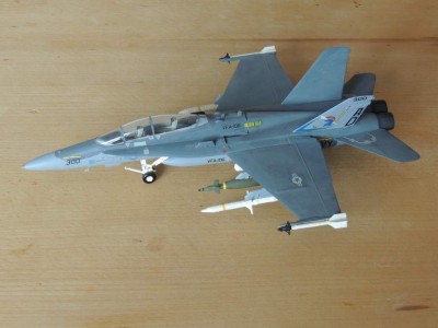 FA-18D_Hornet_(Italeri_1_72).JPG