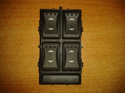 Comanda geamuri sofer Mondeo 3 poz1.jpg (158.87 KiB) Vizualizat de 5071 ori Comanda geamuri sofer Mondeo 3 poz1.jpg