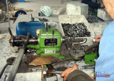 china-scary-factories-for-car-parts-2.jpg