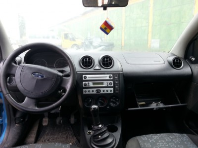 elemente_de_interior_ford_fiesta_2005.jpg