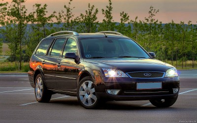 800px-Ford_Mondeo_GhiaX.jpg