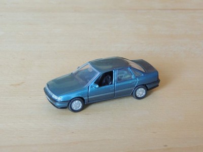 Opel_Vectra_A_(Gamma_1_43).JPG