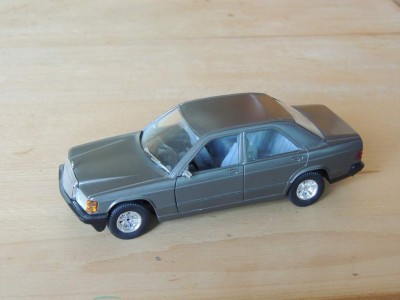 Mercedes_190E_(Bburago_1_25).JPG