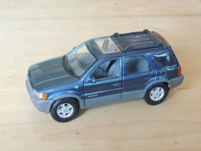 Ford_Escape_Mk1_(Maisto_1_24).JPG