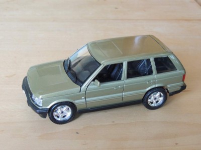 Range_Rover_Mk2_(Bburago_1_24).JPG