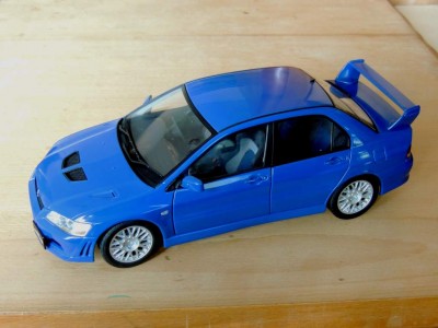 Mitsubishi_Lancer_Evo_VII_(Autoart_1_18)_.JPG