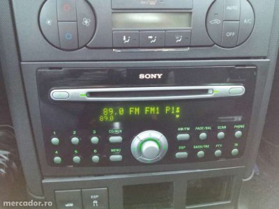 27033739_2_644x461_vand-6cd-player-ford-mondeo-mk3-cu-grila-consola-fotografii.jpg