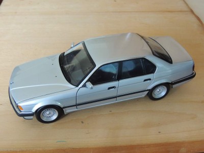 BMW_730i_E32_(Minichamps_1_18).jpg