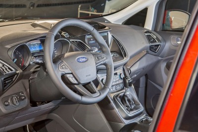 Ford-C-Max-Facelift-Paris-2014-1200x800-6c73178ff2f713a5.jpg