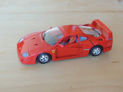 Ferrari_F40_(Bburago_1_24).jpg