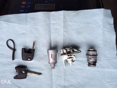 51272939_1_1000x700_set-yale-ford-focus-bucuresti.jpg (56.26 KiB) Vizualizat de 5225 ori 51272939_1_1000x700_set-yale-ford-focus-bucuresti.jpg