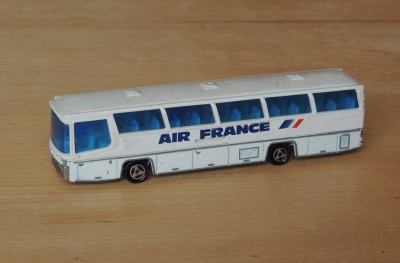 Neoplan_N216_Jetliner_(Majorette_1_87).jpg