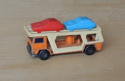 Bedford_TM_transportor_auto_(Matchbox_1_75).jpg