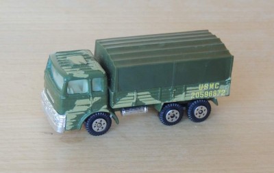 Ford_cargo_truck_(Yatming_1_100).jpg