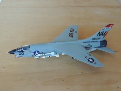 F-8E_Crusader_(Esci_1_72).jpg