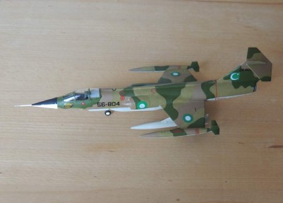 F-104A_Starfighter_(Italeri_1_72)_2.jpg