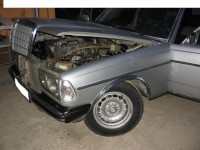 Mercedes-200-200d-6-244638[1].jpg