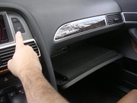 ag_07a6avant_glovebox.jpg