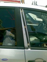 ford fiesta ornament geam pe usa3.jpg